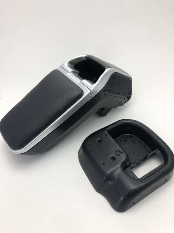 RUKONASLON IZMEDJU DVA PREDNJA SEDIŠTA ARMSTER 48023 SA ADAPTEROM SKODA FABIA 2007>