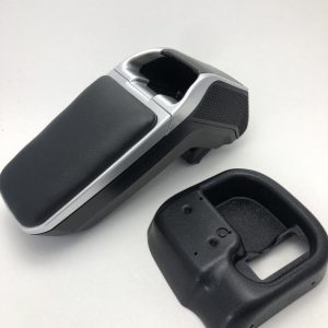 RUKONASLON IZMEDJU DVA PREDNJA SEDIŠTA ARMSTER 48023 SA ADAPTEROM DACIA LOGAN 2004>